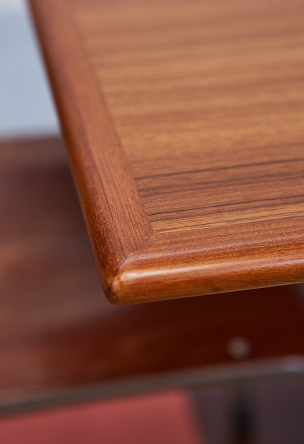 Mesa-teca-danesa-extensible-detalle madera
