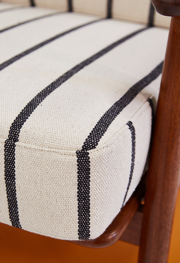 Pareja de butacas teca detalle asiento tapizado