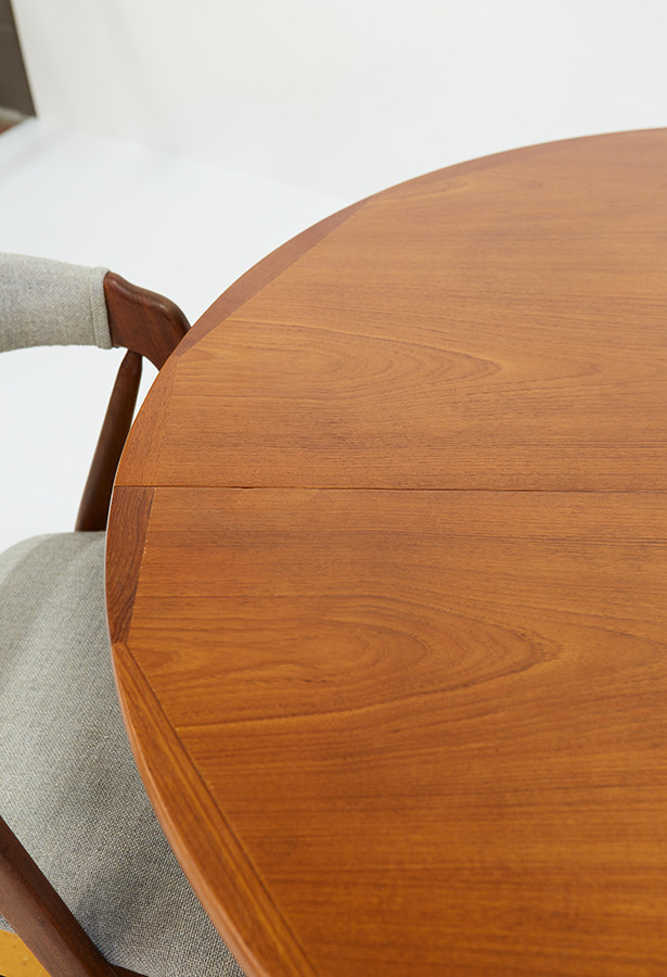 Mesa teca extensible detalle madera