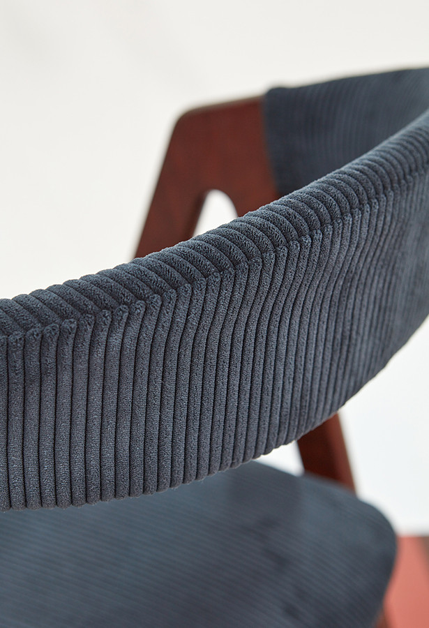 Silla teca danesa detalle respaldo tapizado