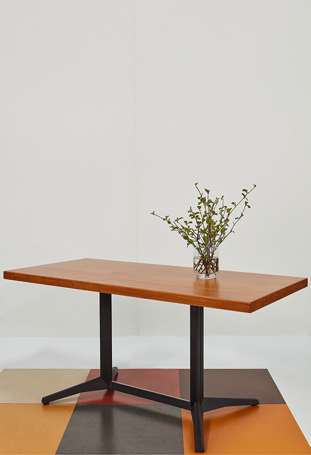 Mesa escritorio Daciano da Costa