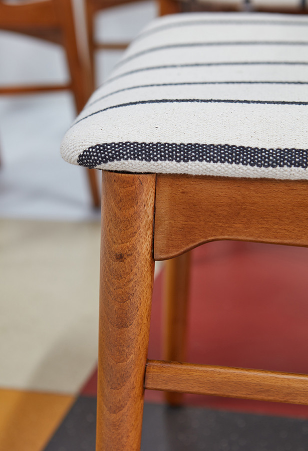 detalle tapizado y pie silla vintage danesa 