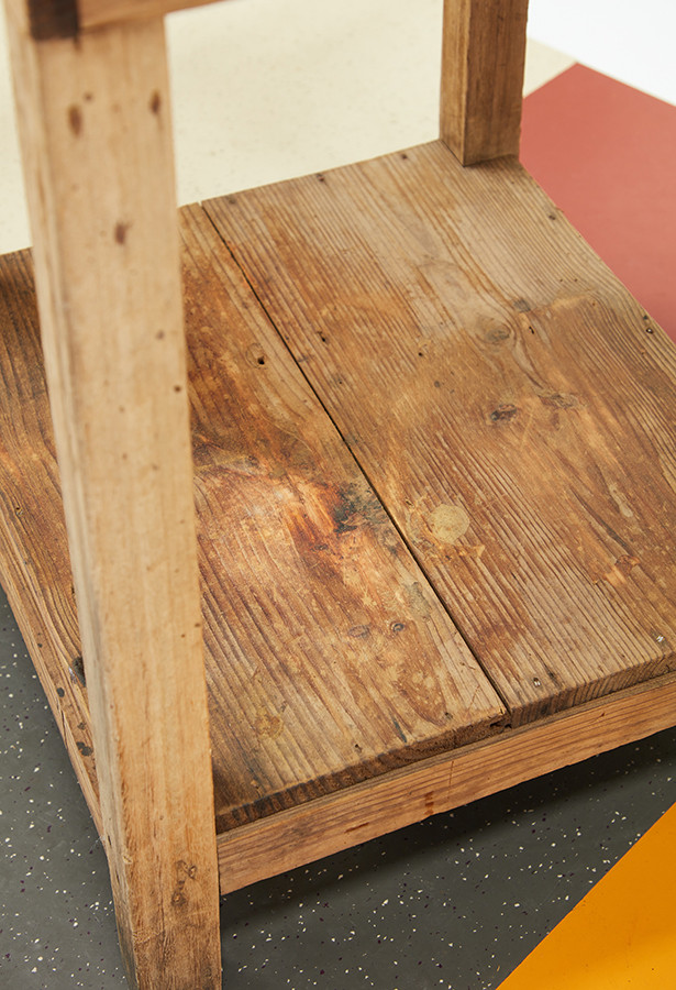 Mesa rústica madera detalle parte inferior